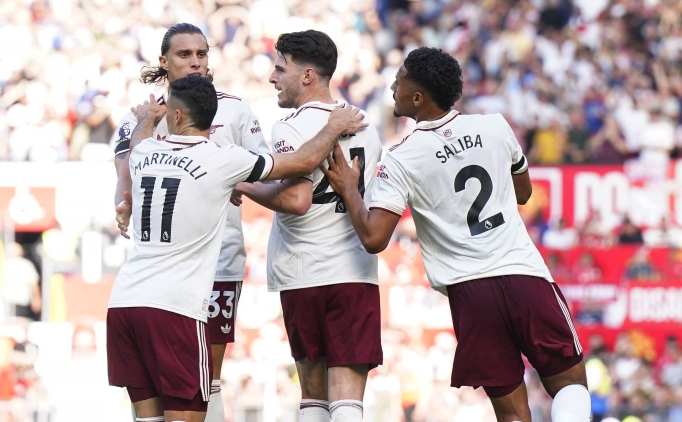 Arsenal, ilk hafta Manchester United' devirdi!