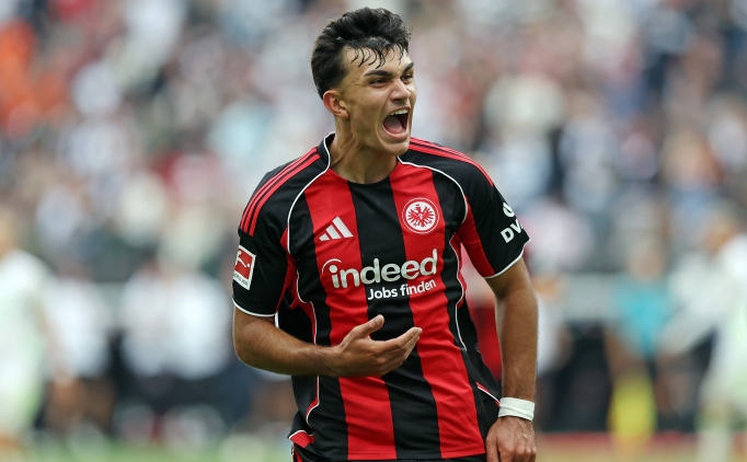 Can Uzun y�ld�zla�t�, Frankfurt zorlanmad�!