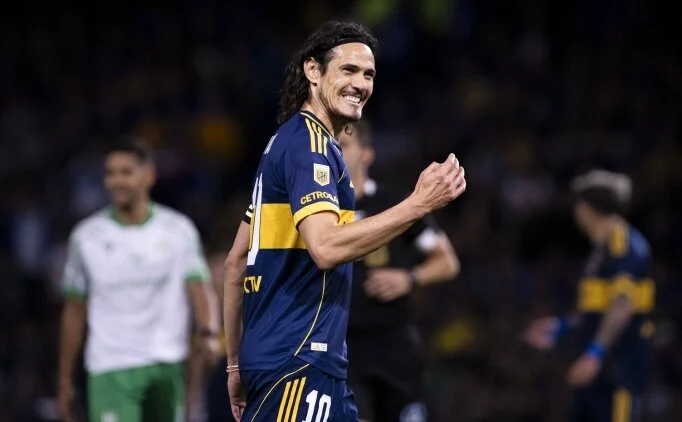 Edinson Cavani futbolu b�rakt���n� a��klad�