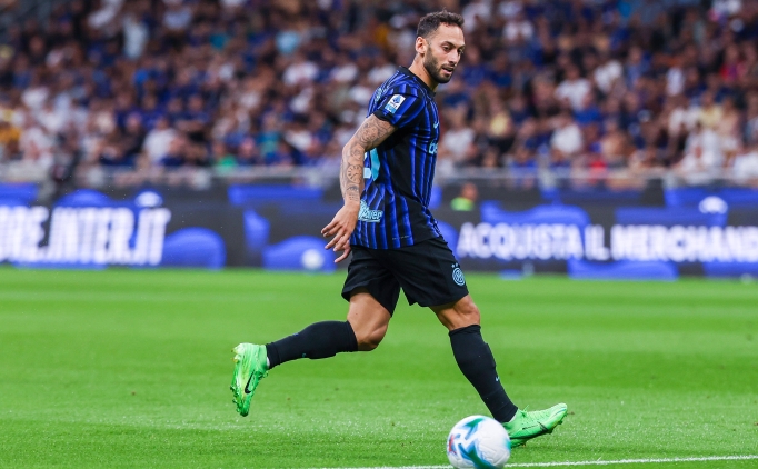 Hakan �alhano�lu, Inter'de ekim ay�n�n futbolcusu se�ildi