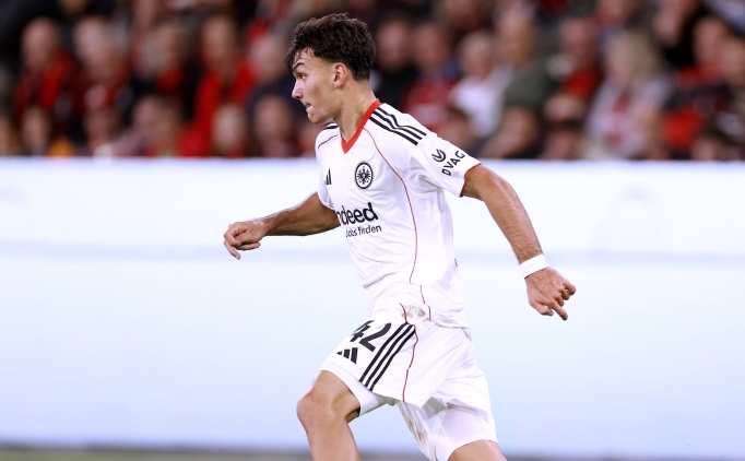 Eintracht Frankfurt'tan Galatasaray i�in payla��m!
