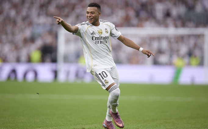 Real Madrid, Espanyol'u iki golle ge�ti!