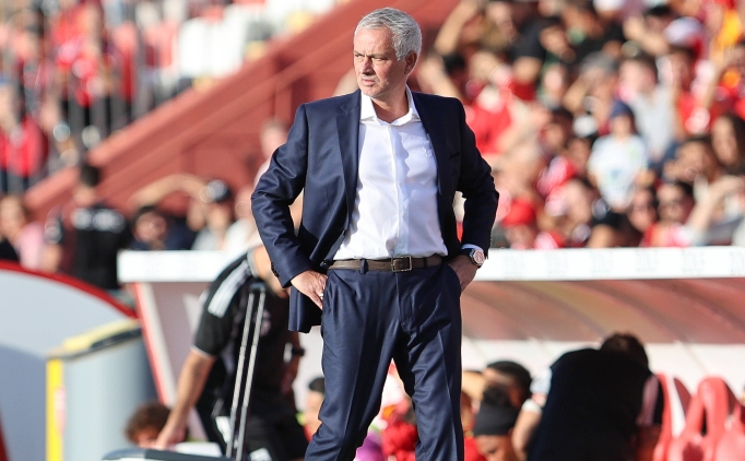 Mourinho, Portekiz'e galibiyetle d�nd�