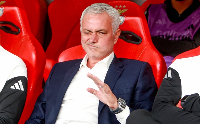 Jose Mourinho: 'Tak�m �u anda kimliksiz!'