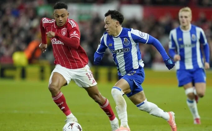 Nottingham Forest'tan Porto'ya penalt darbesi