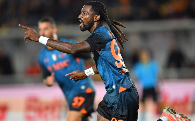 Napoli, Lecce'ye kar�� zorlansa da kazand�!