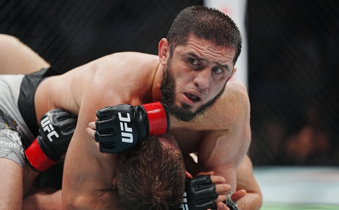 Makhachev art�k �ifte kemerli �ampiyon