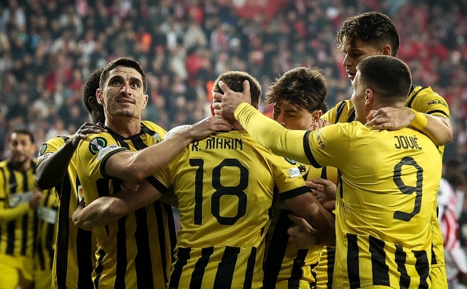 AEK Atina, 90+15'te kazand�, ilk 8'e girdi!