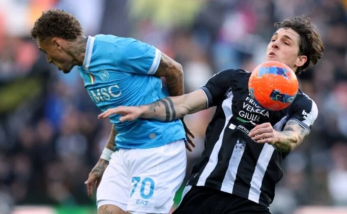 Napoli, zirve yar���nda yara ald�!