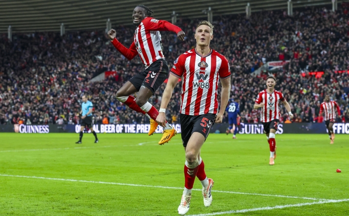 Derbide tarihi seri: Sunderland yine kazand�