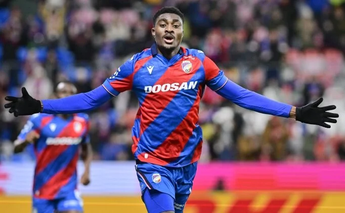 Galatasaray'dan s�rpriz golc� hamlesi!