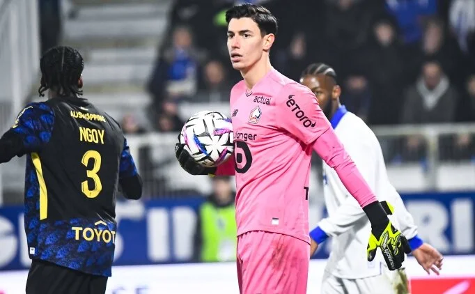 Berke �zer'li Lille, 4 k�rm�z� kartl� ma�� kazand�!