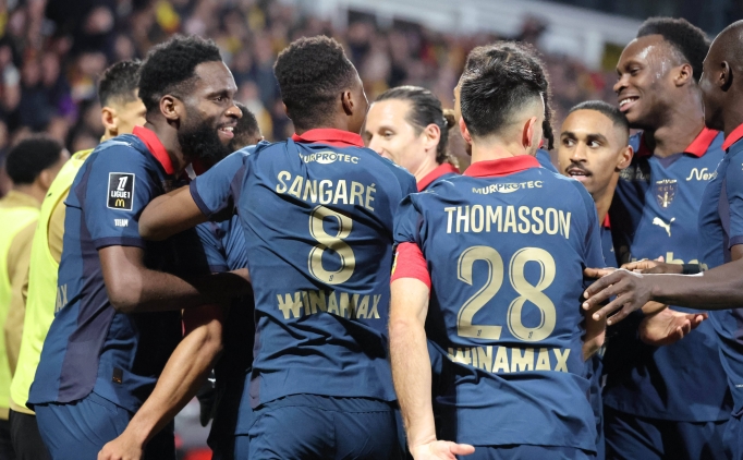 Lens, liderli�i PSG'ye vermiyor!