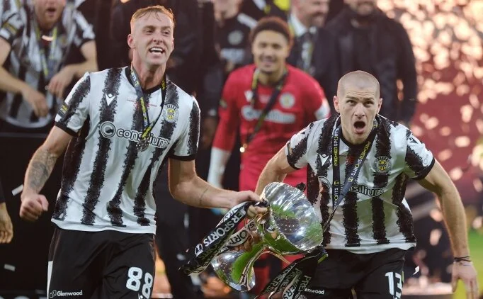 �sko�ya Lig Kupas�'n�n sahibi Celtic'i deviren St. Mirren!