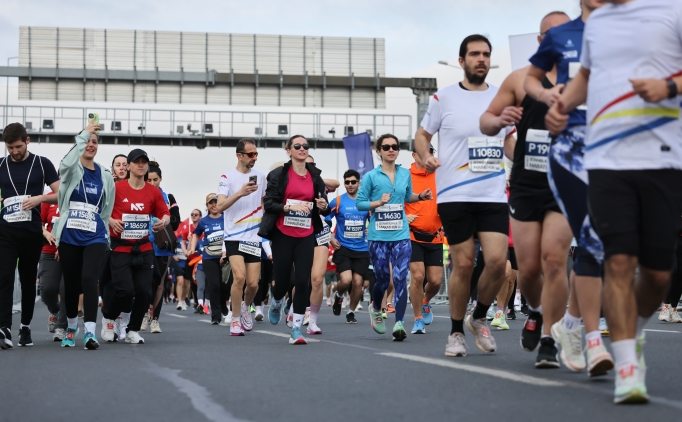 �stanbul Yar� Maratonu yard�mseverlikte de rekor k�rd�