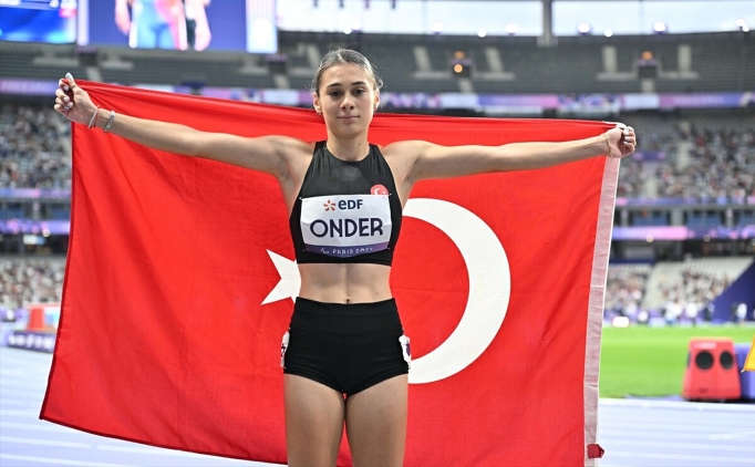 Aysel nder, Dnya ampiyonas'nda rekorla zirveye kt!