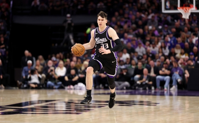 Jake LaRavia, Lakers ile 2 y�ll��� 12 milyon dolara anla�t�