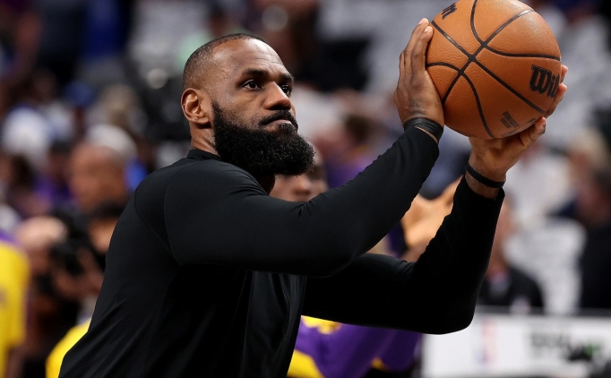 LeBron'un gelecek planlar� belirsiz!: 'Ailemle konu�aca��m...'