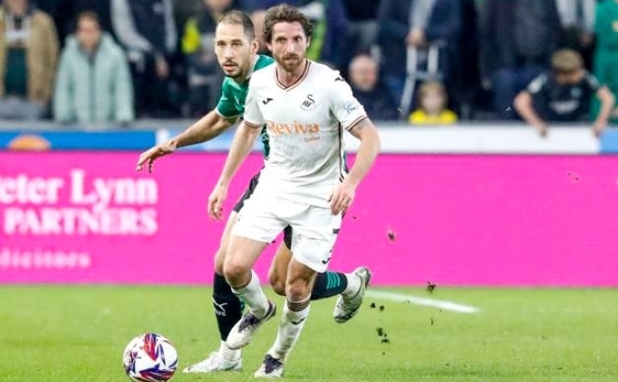 Liverpool ve Galler'in eski y�ld�z� Joe Allen futbolu b�rak�yor!