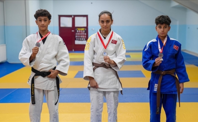 Diyarbak�rl� milli judocular �ampiyonalarda derece i�in minderde ter d�k�yor