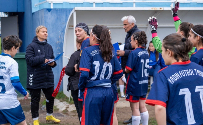 Tak�m�n�n hem ba�kan� hem antren�r� hem malzemecisi