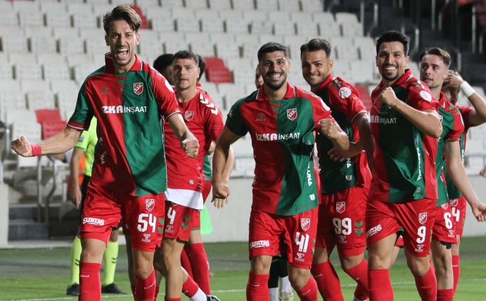 Kar��yaka taraftar�yla Bal�kesir �n�nde bulu�uyor