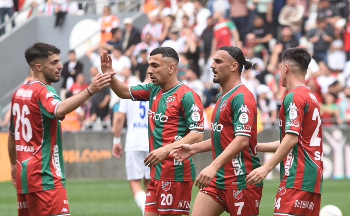 Kar��yaka'da 10 futbolcu ihtar �ekti