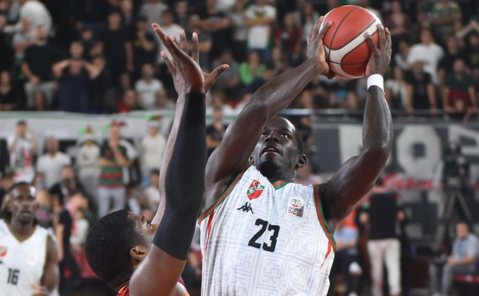 Kar��yaka'dan ayr�lan Jefferson Almanya'da