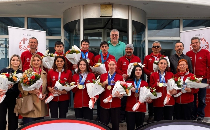 K�� oyunlar�nda 10 madalya alan �zel Sporcular�m�za kutlama s�rprizi