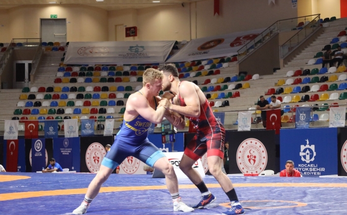 Uluslararas� Ya�ar Do�u, Vehbi Emre ve Hamit Kaplan G�re� Turnuvas� Kocaeli'de ba�lad�