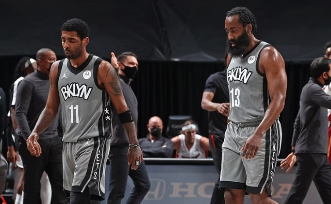 Kyrie: 'James Harden beni s�rt�mdan vurdu'