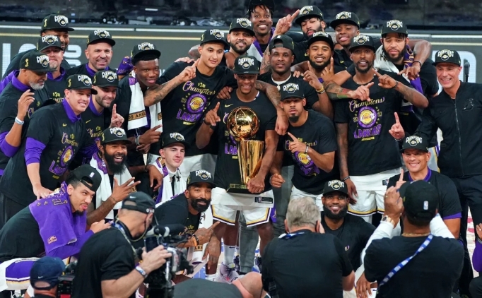 Jeanie Buss, 2020 Lakers kadrosunu da��tt��� i�in pi�man