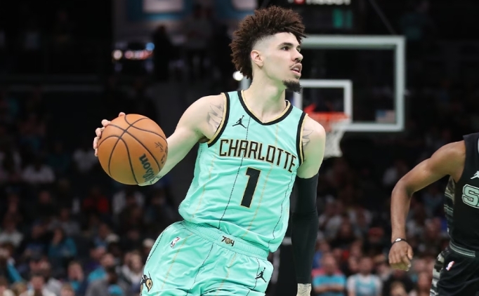 Hornets, LaMelo i�in tekliflere a��k: 'B�y�k bir teklif gelirse dinleriz'