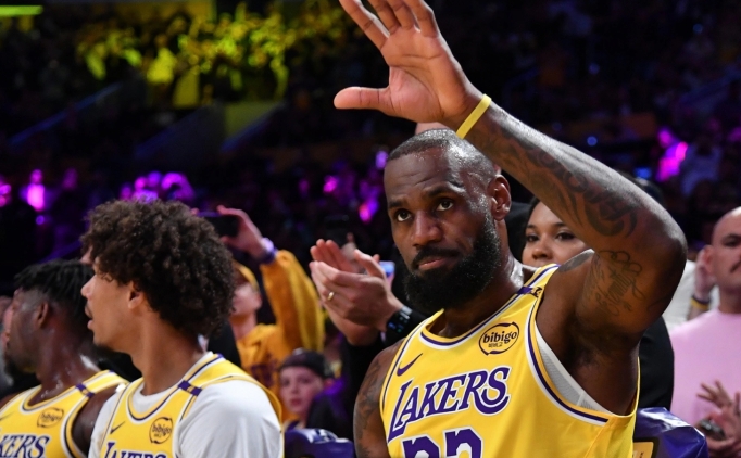 LeBron James, 50 bin say� baraj�n� a�arak NBA tarihine ge�ti!