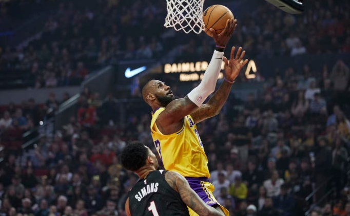 LeBron, Luka's�z Lakers'� 40 say�yla galibiyete ta��d�!