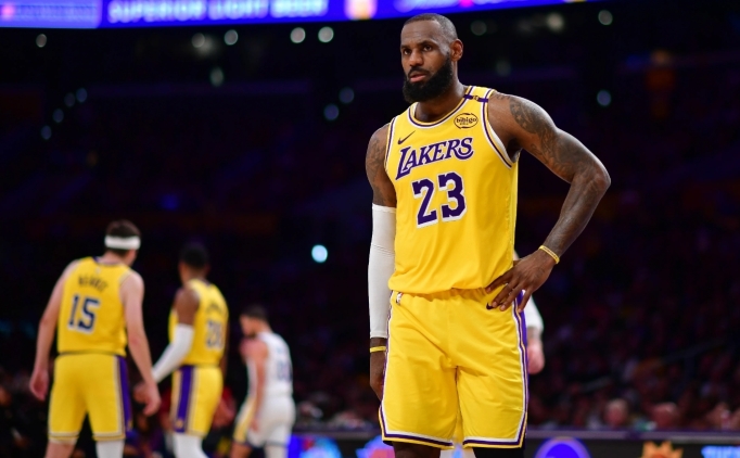 LeBron, Lakers i�in: 'H�len kimlik aray���nday�z'
