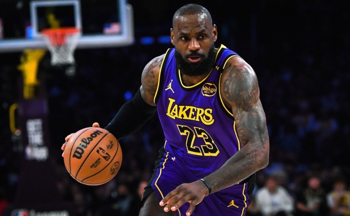 LeBron, Lakers ile 2 y�ll�k 105 milyon dolarl�k yeni s�zle�me haz�rl���nda