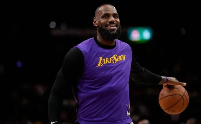 LeBron'dan ele�tirilere tepki: '50 milyar say� atm���z...'