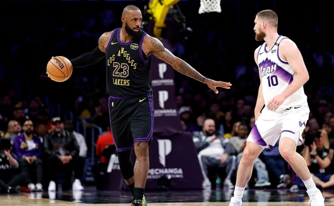 LeBron sezon siftah�n� yapt�, NBA tarihine ge�ti!