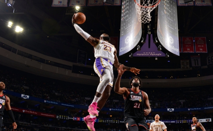 LeBron sezonun en iyi man oynad, 76ers'a kar galibiyet geldi!