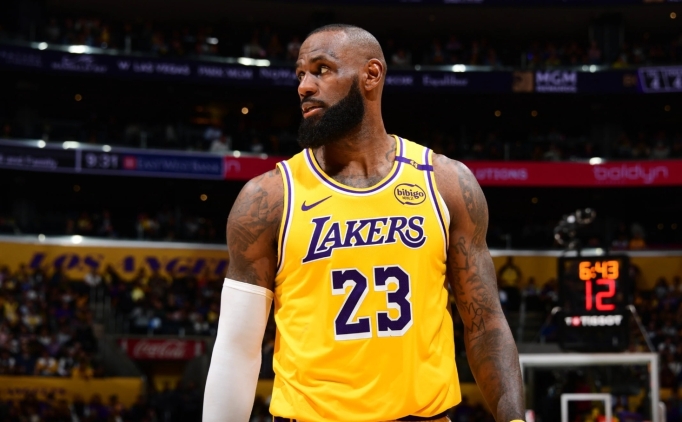Lakers, LeBron'un tak�mdaki son sezonuna m� haz�rlan�yor?