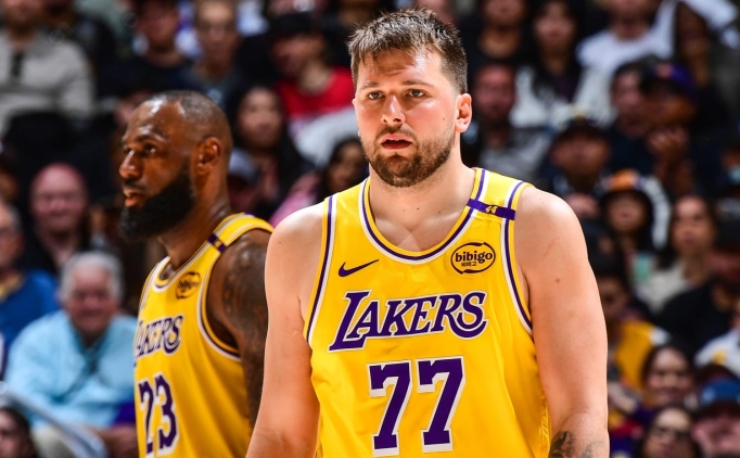 LeBron, Lakers'ta Luka d�nemine 'ayak uydurmaya �al���yor'