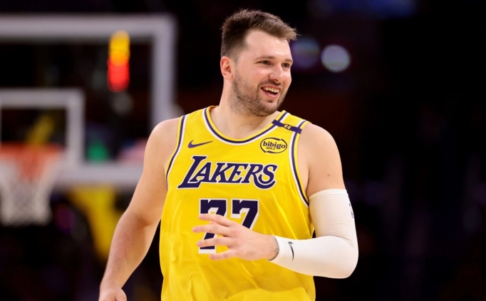 Buss: 'Luka, Lakers tarihinde LeBron, Kobe ve Magic'in yolundan gidebilir'