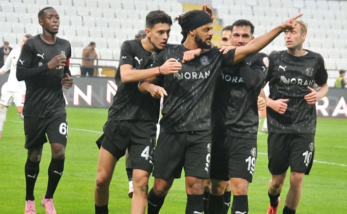 Manisa FK 3'te 3 pe�inde