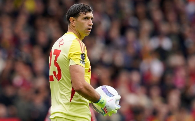 Emiliano Martinez, Manchester United'a do�ru 