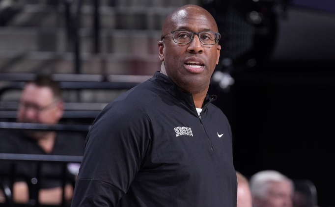 Knicks, Mike Brown'ın 'şampiyonluk DNA'sına' güveniyor