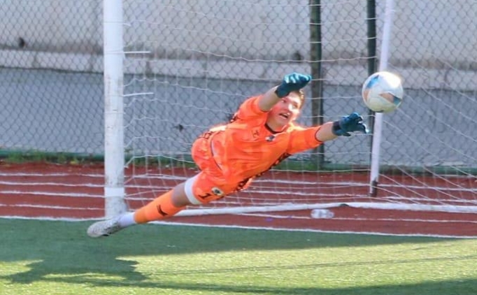 Menemenli kaleci Alp'i Be�ikta� denedi