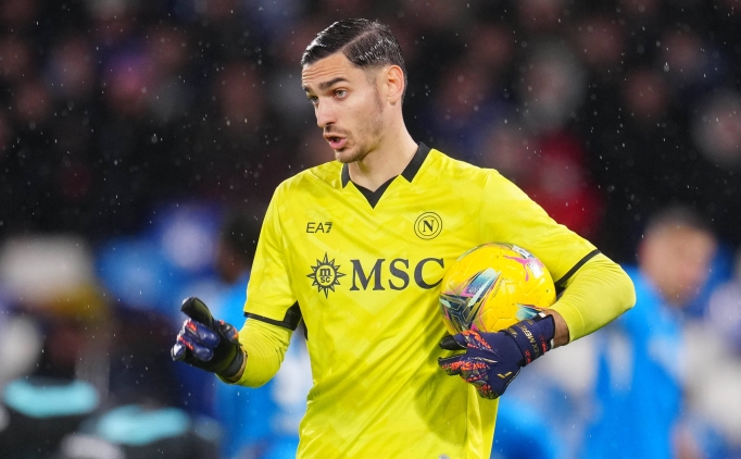 Alex Meret 2027'ye kadar Napoli'de