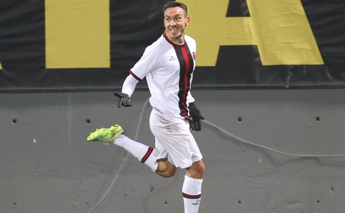 38'lik Mevl�t Erdin�, futbola geri d�nd�!