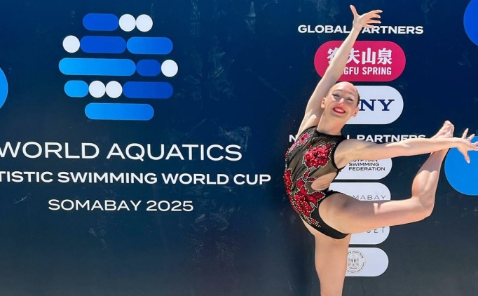 Fenerbah�e'nin milli y�z�c�s� Ece �ng�r'den tarihi ba�ar�!